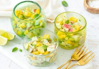 Apero-klaasid surimi, mango ja avokaadoga